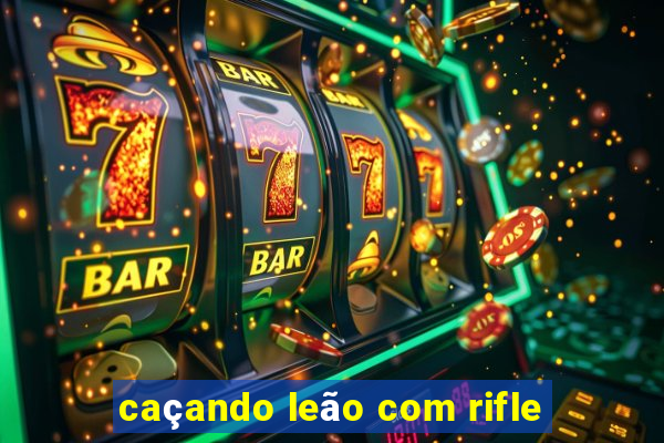 caçando leão com rifle